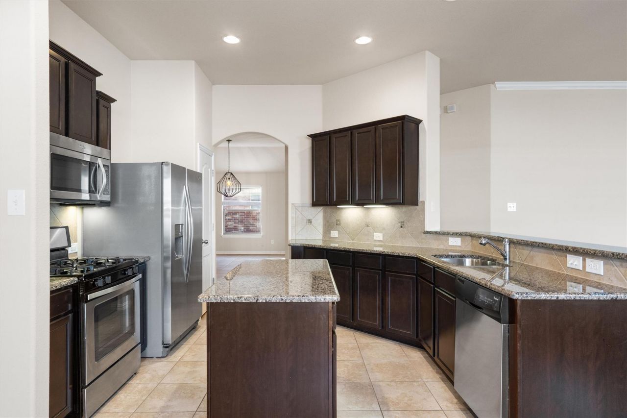 437 Oyster Crk, Buda, TX 78610 Main Photo