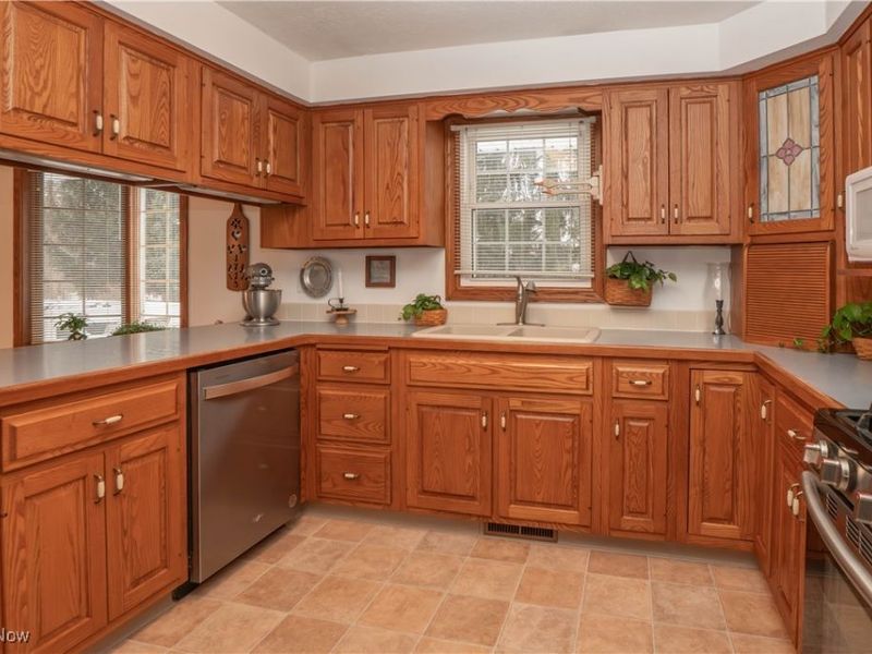 7463 Bentler Avenue NE, Canton, OH 44721 Photo 10