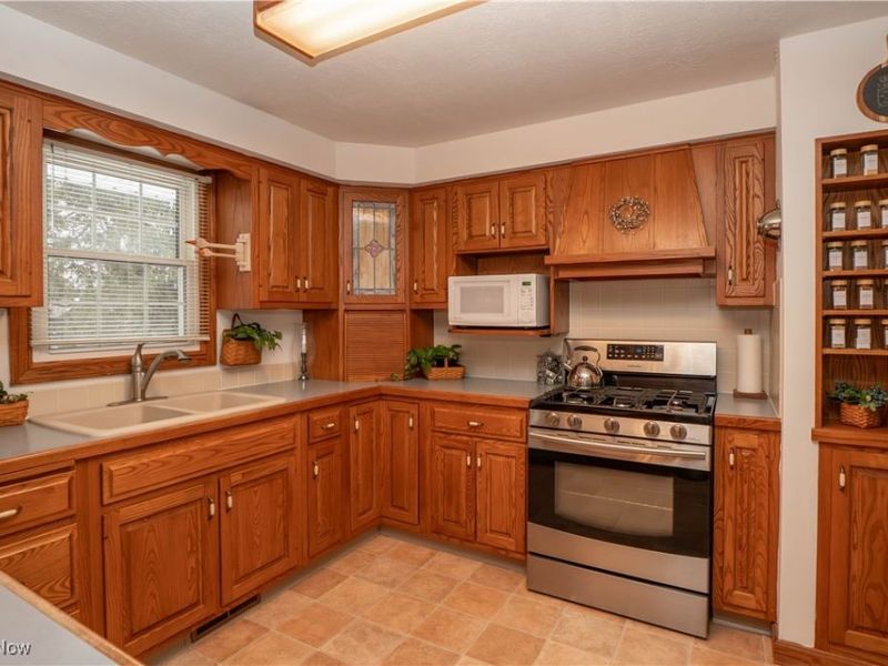 7463 Bentler Avenue NE, Canton, OH 44721 Photo 8