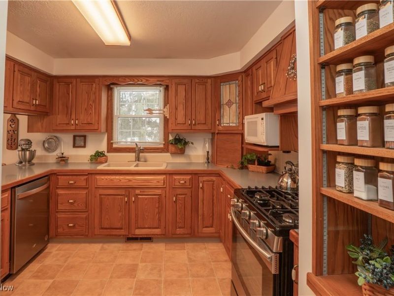 7463 Bentler Avenue NE, Canton, OH 44721 Photo 9