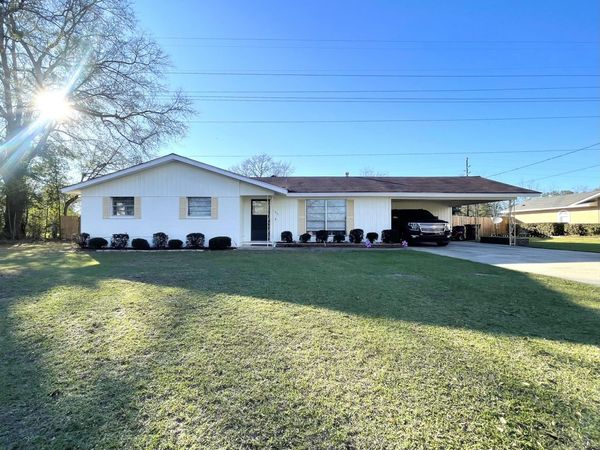 105 Ford Avenue, Hattiesburg, MS 39402