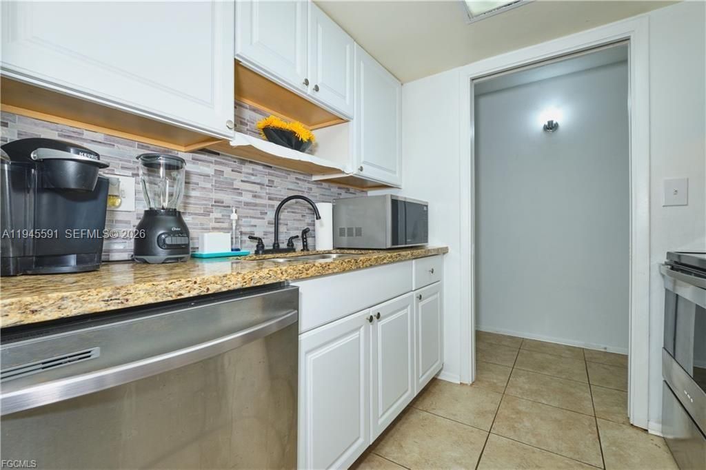 2366 E E Mall Dr , Unit 519, Fort Myers, FL 33901 Photo