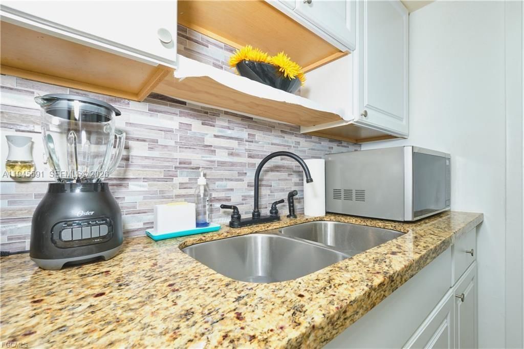 2366 E E Mall Dr , Unit 519, Fort Myers, FL 33901 Photo