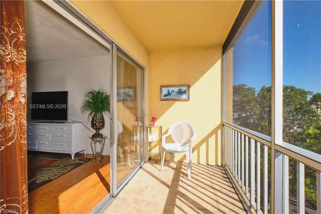 2366 E E Mall Dr , Unit 519, Fort Myers, FL 33901 Photo