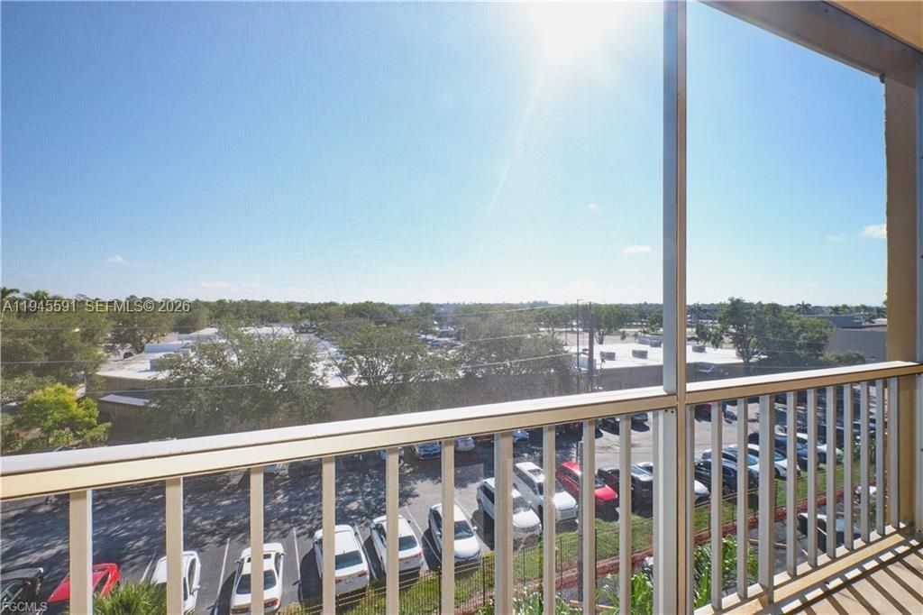 2366 E E Mall Dr , Unit 519, Fort Myers, FL 33901 Photo