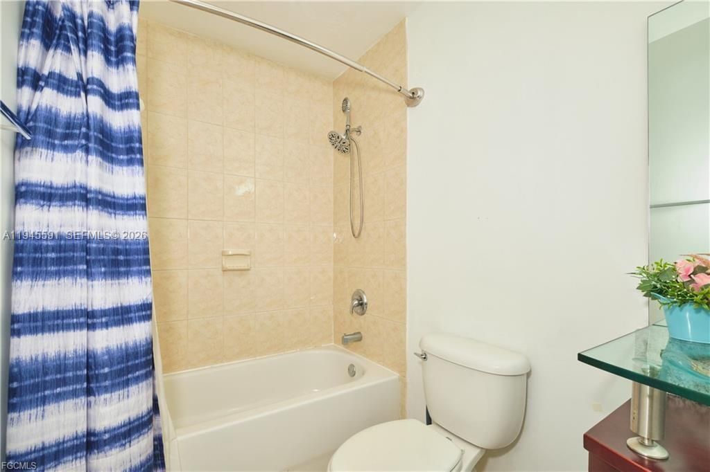 2366 E E Mall Dr , Unit 519, Fort Myers, FL 33901 Photo