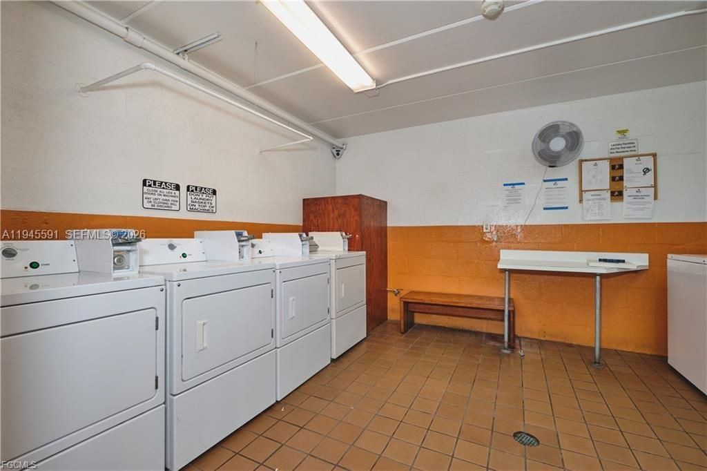 2366 E E Mall Dr , Unit 519, Fort Myers, FL 33901 Photo