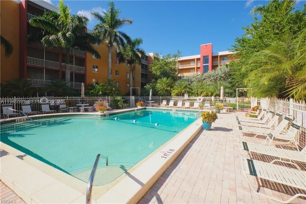 2366 E E Mall Dr , Unit 519, Fort Myers, FL 33901 Photo