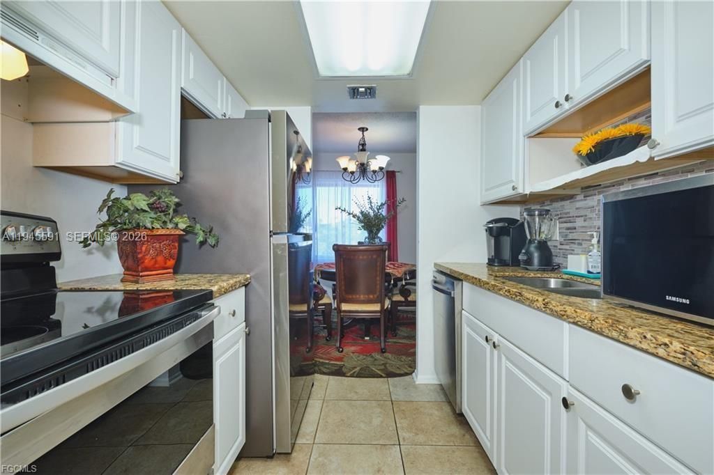 2366 E E Mall Dr , Unit 519, Fort Myers, FL 33901 Photo