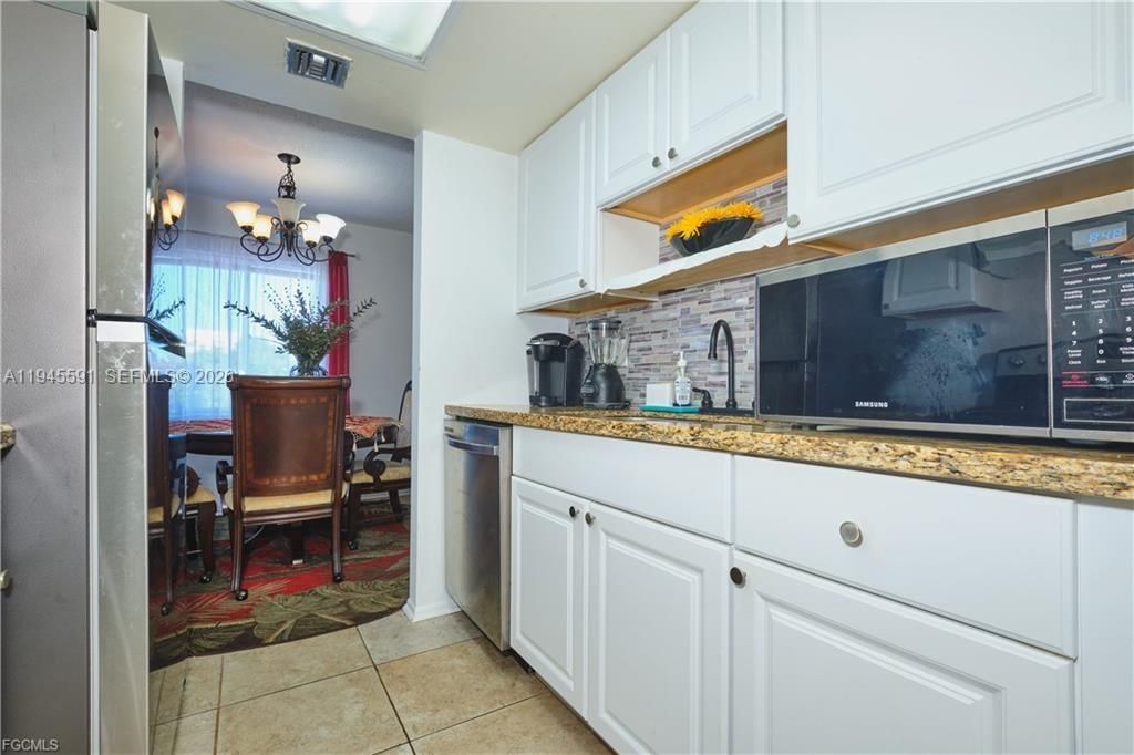 2366 E E Mall Dr , Unit 519, Fort Myers, FL 33901 Photo