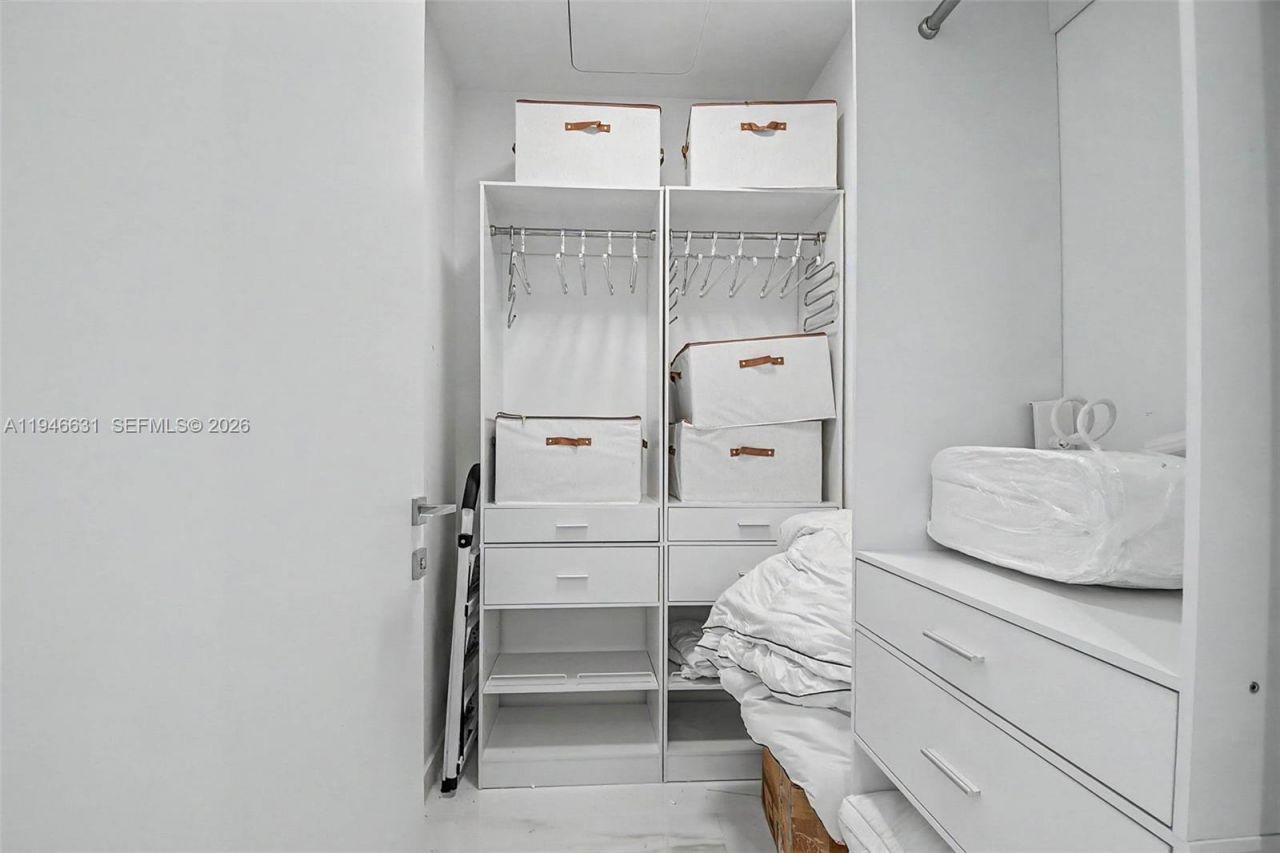 300 Biscayne Blvd Way, Unit 2808, Miami, FL 33131 Photo