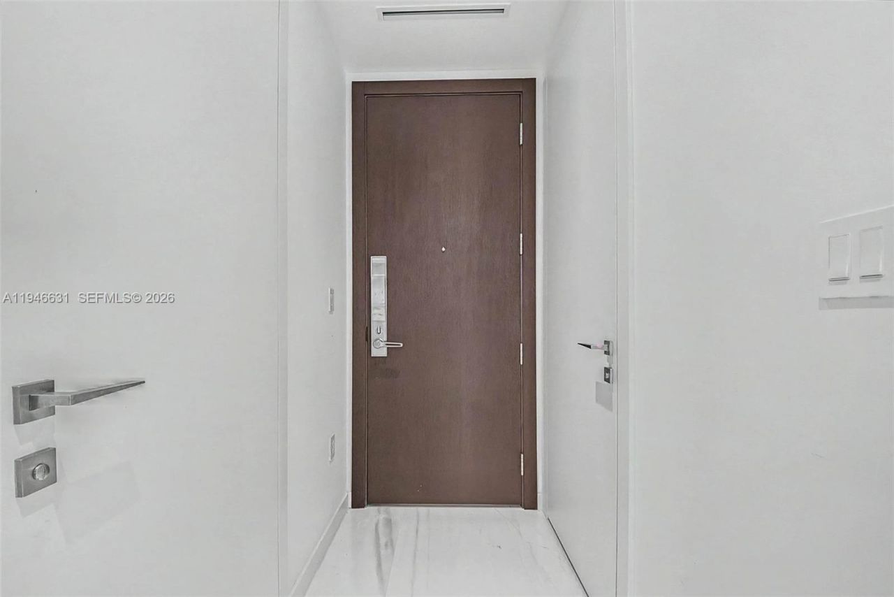 300 Biscayne Blvd Way, Unit 2808, Miami, FL 33131 Photo