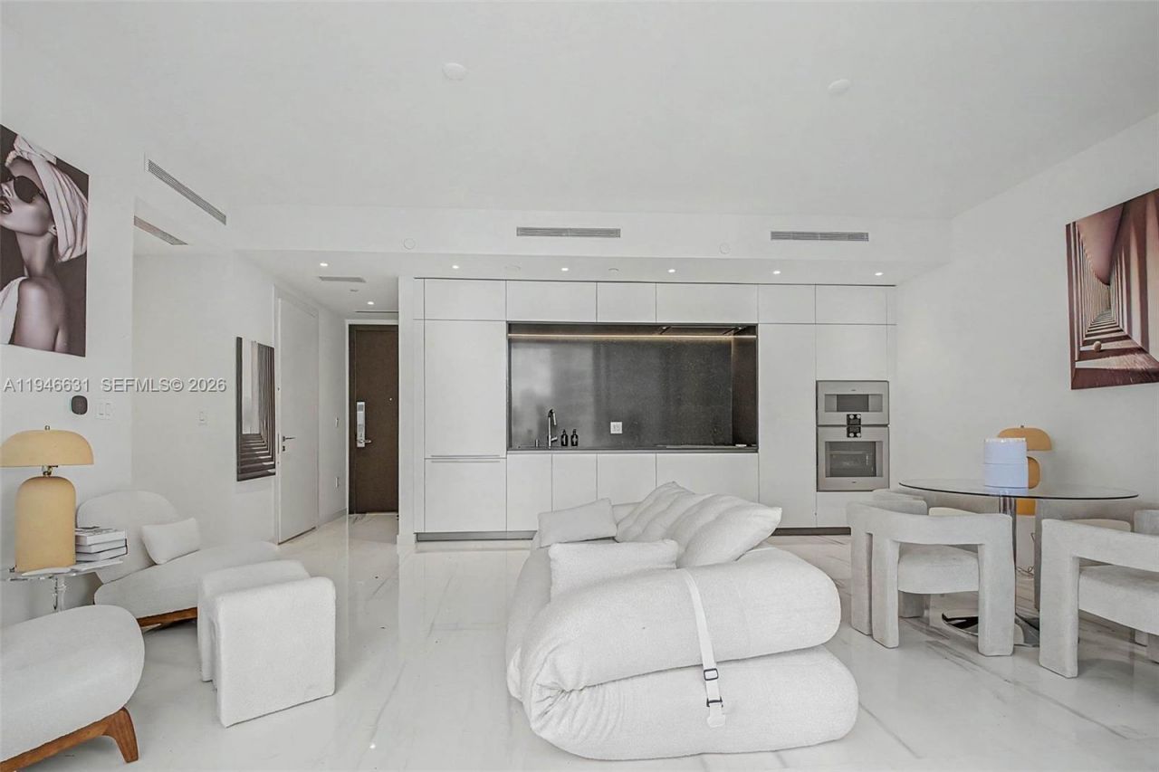300 Biscayne Blvd Way, Unit 2808, Miami, FL 33131 Photo