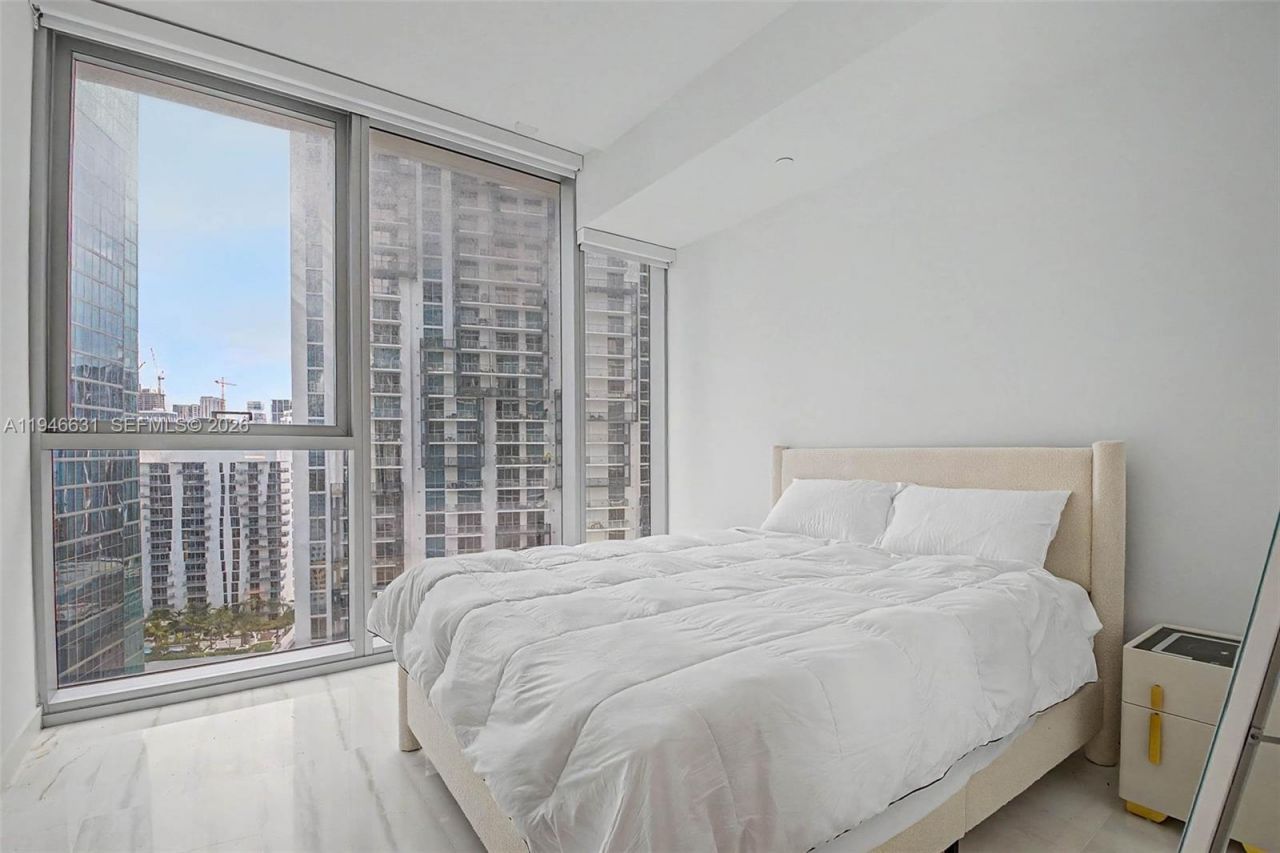 300 Biscayne Blvd Way, Unit 2808, Miami, FL 33131 Photo
