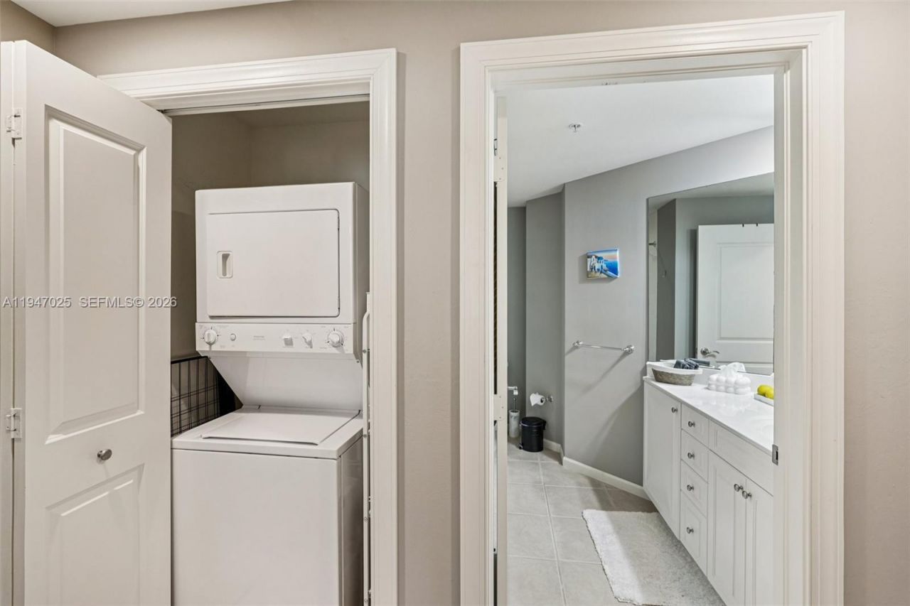 5781 Cape Harbour Dr, Unit 903, Cape Coral, FL 33914 Photo