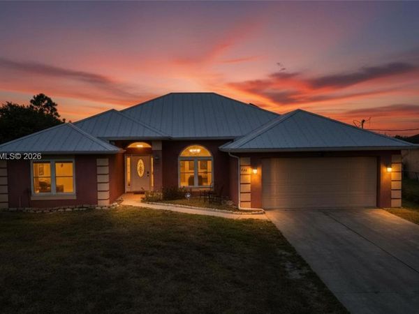 436 Willowbrook Dr , Lehigh Acres, FL 33972