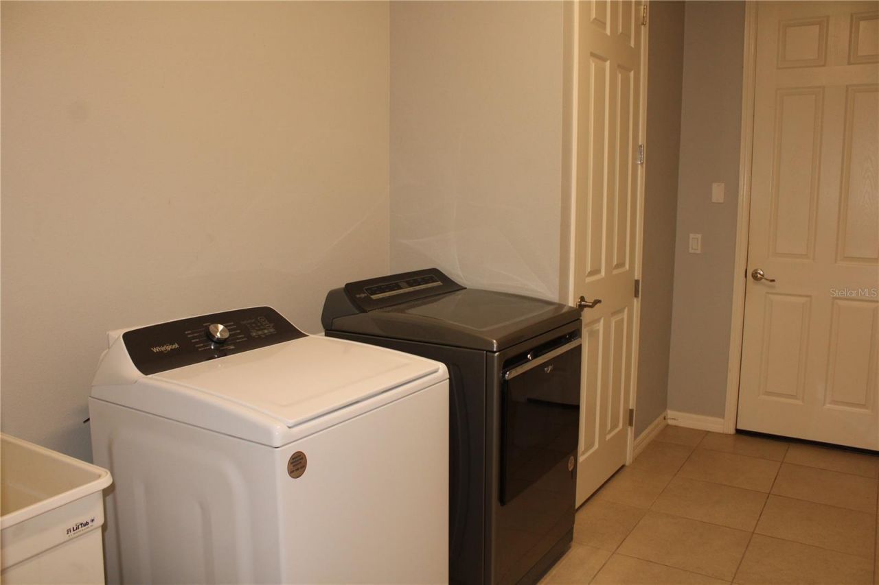 629 Rosemary Circle, Bradenton, FL 34212 Photo