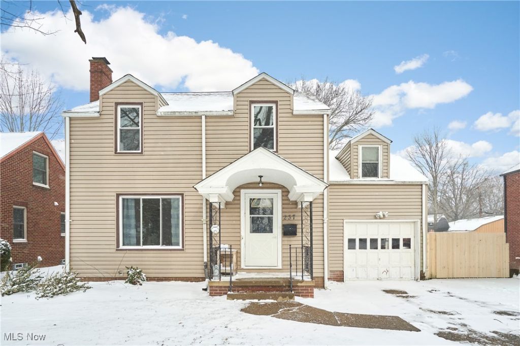 237 Orchard Hill Drive Sw, North Canton, OH 44720 Main Photo