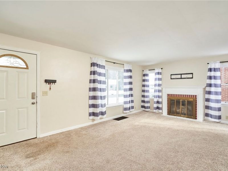 237 Orchard Hill Drive SW, North Canton, OH 44720 Photo 2