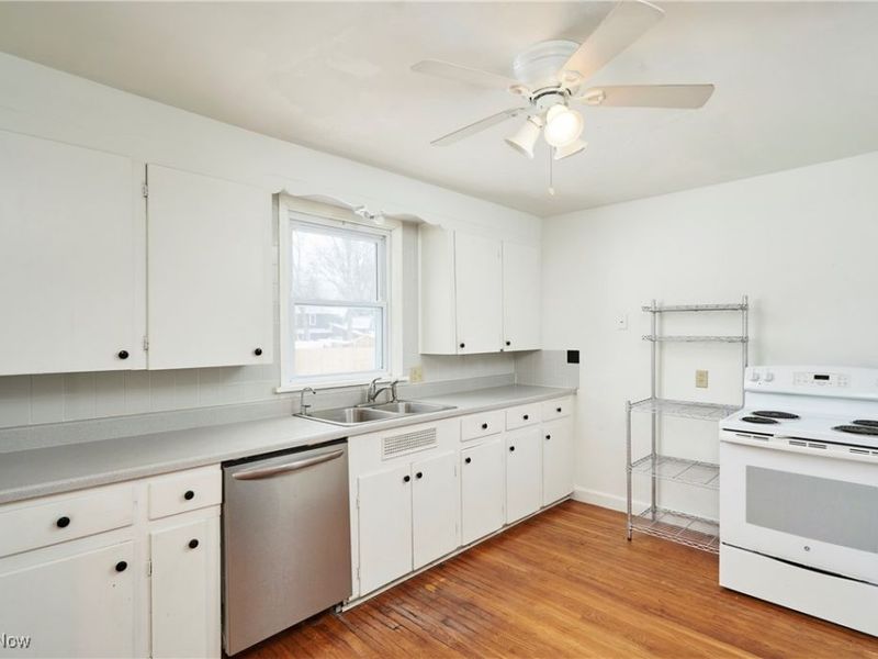 237 Orchard Hill Drive SW, North Canton, OH 44720 Photo 5