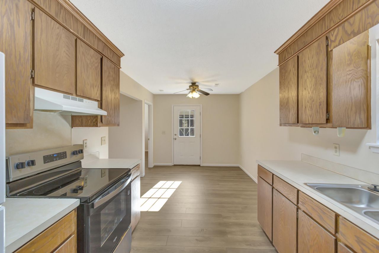 1005 Tj Lane Photo 11