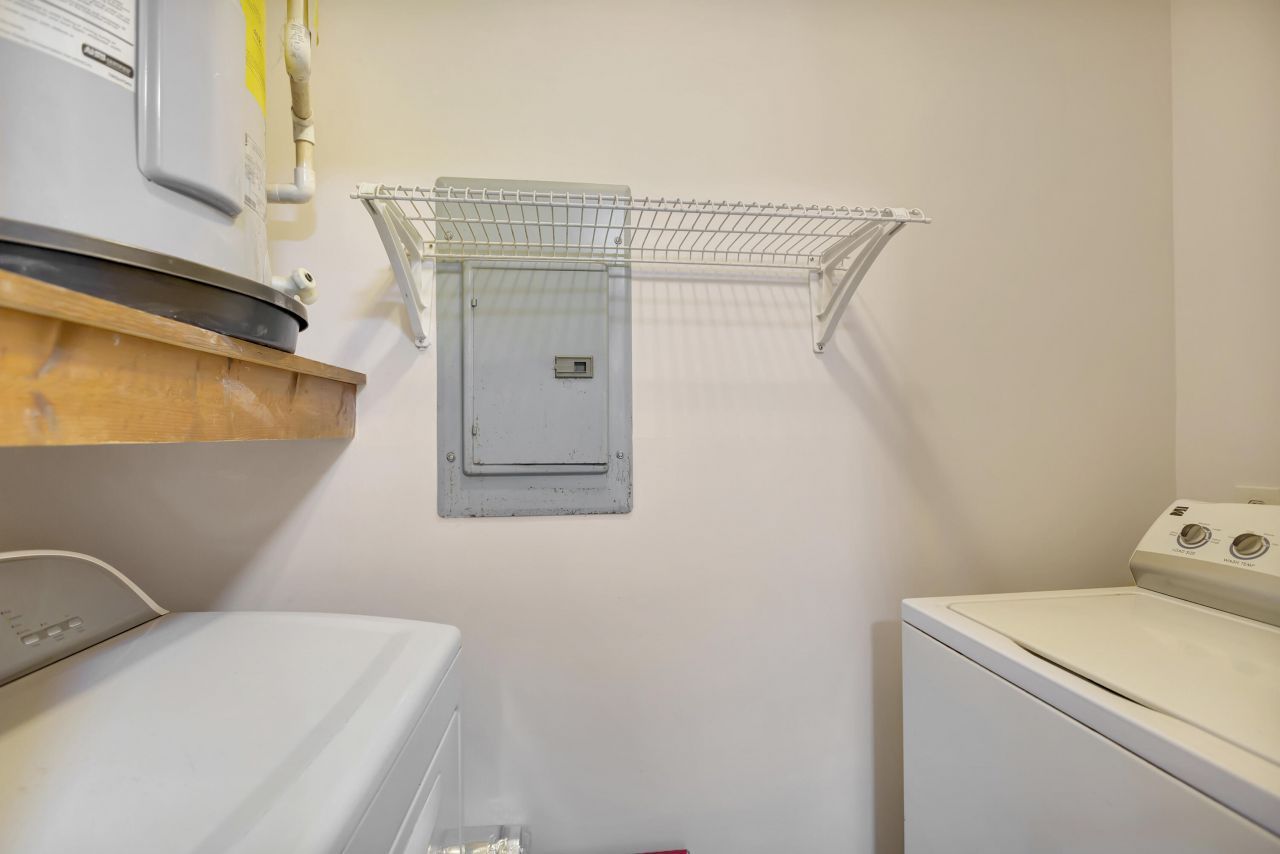 1005 Tj Lane Photo 12