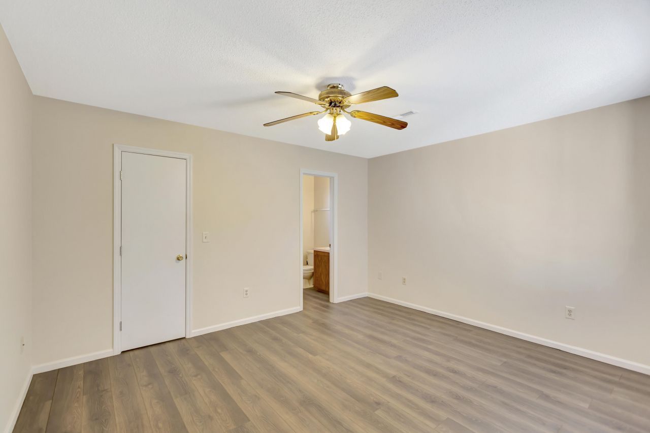 1005 Tj Lane Photo 13