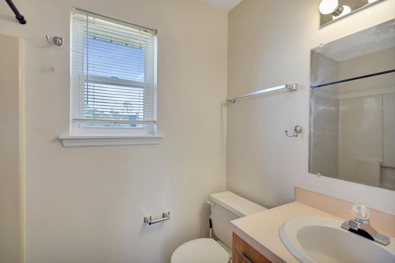 1005 Tj Lane Photo 15