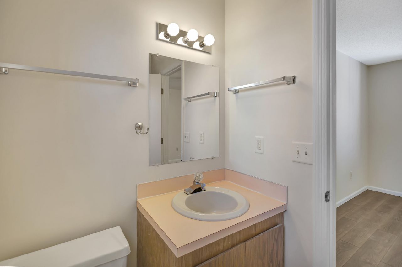 1005 Tj Lane Photo 16