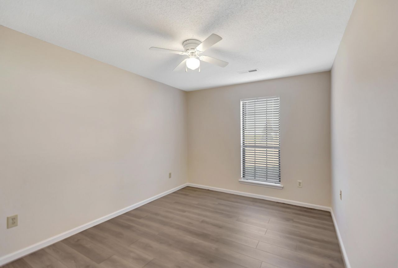 1005 Tj Lane Photo 18