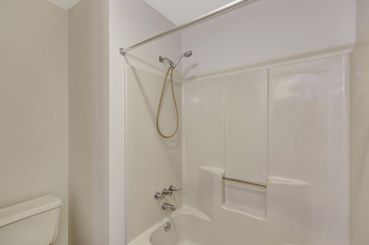 1005 Tj Lane Photo 21