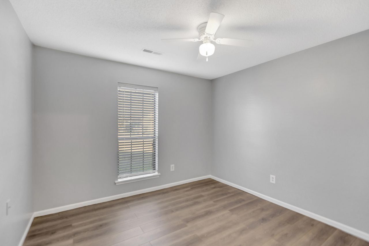 1005 Tj Lane Photo 22