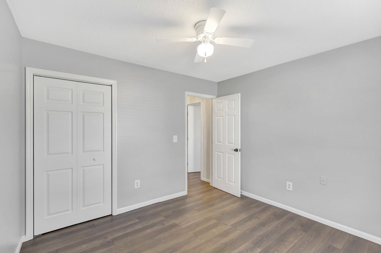 1005 Tj Lane Photo 23