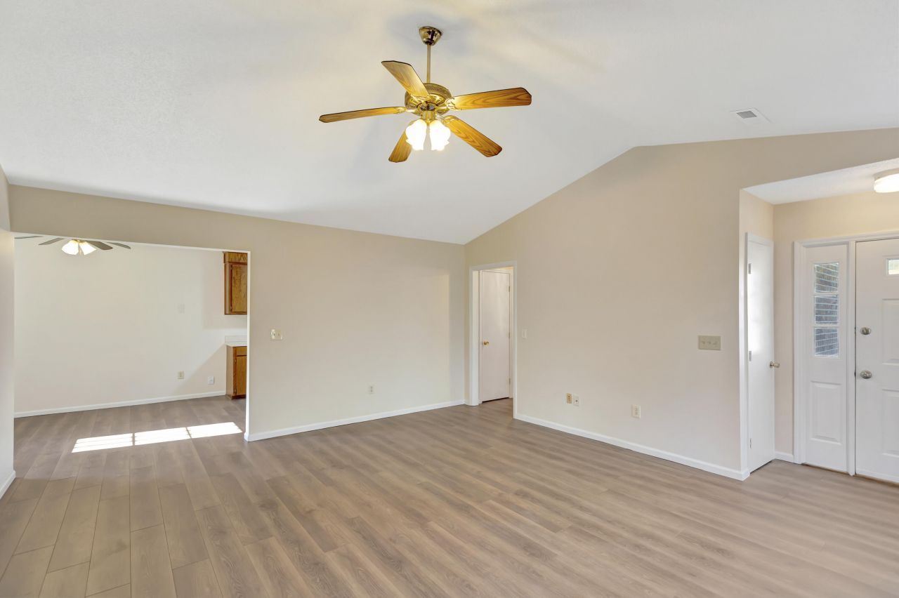 1005 Tj Lane Photo 4