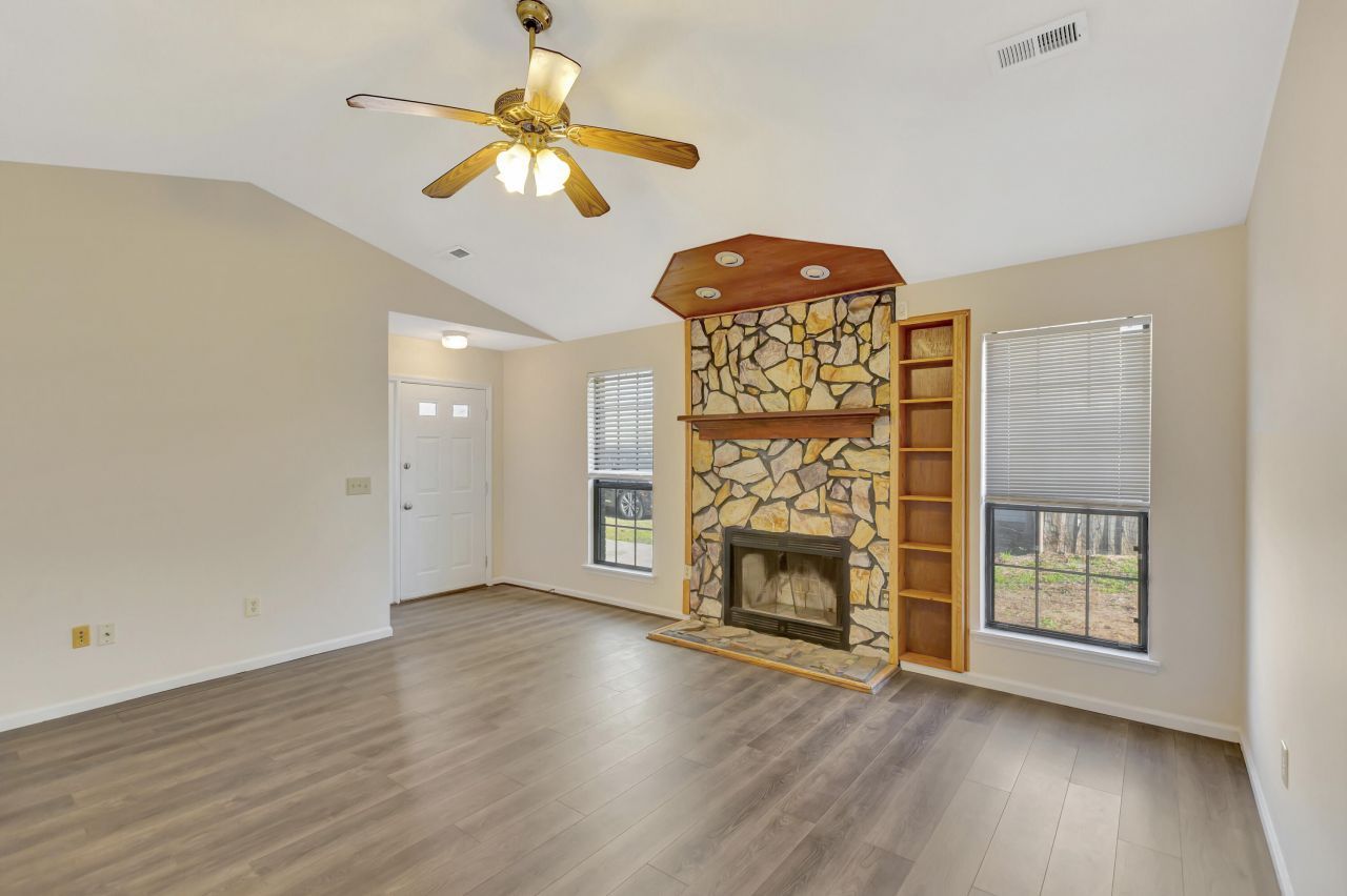 1005 Tj Lane Photo 7