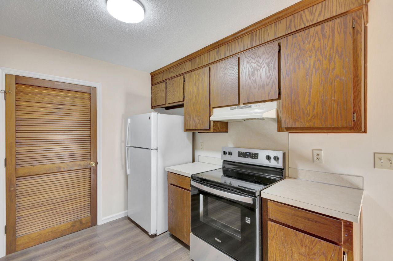 1005 Tj Lane Photo 9