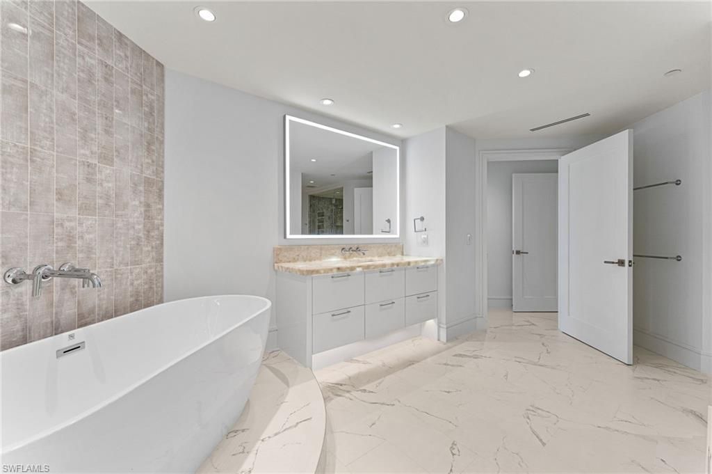 4951 Gulf Shore Blvd N, Unit 103, Naples, FL 34103 Photo