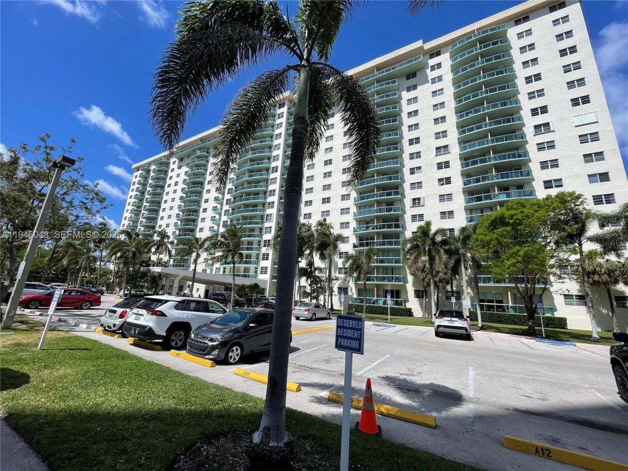 19390 Collins Ave , Unit 1405, Sunny Isles Beach, FL 33160 Photo