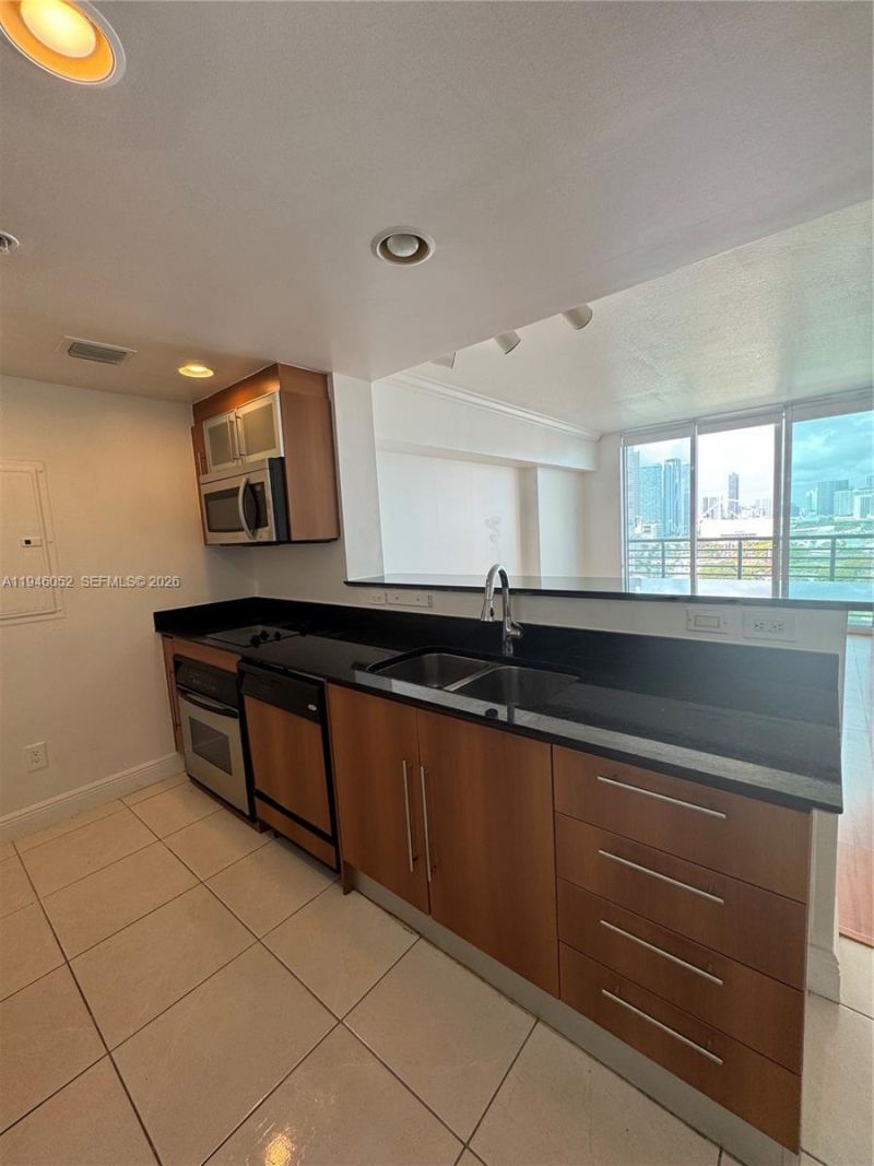 325 S Biscayne Blvd, Unit 2120, Miami, FL 33131 Photo