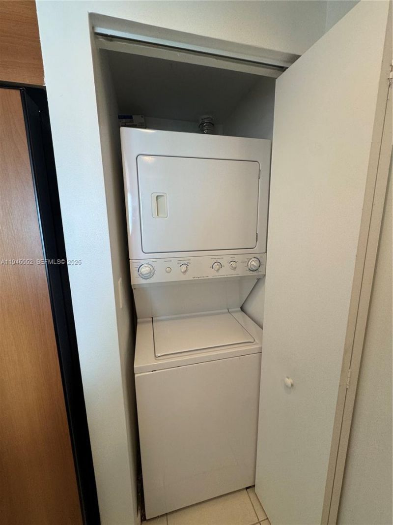 325 S Biscayne Blvd, Unit 2120, Miami, FL 33131 Photo