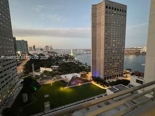 325 S Biscayne Blvd, Unit 2120, Miami, FL 33131 Photo