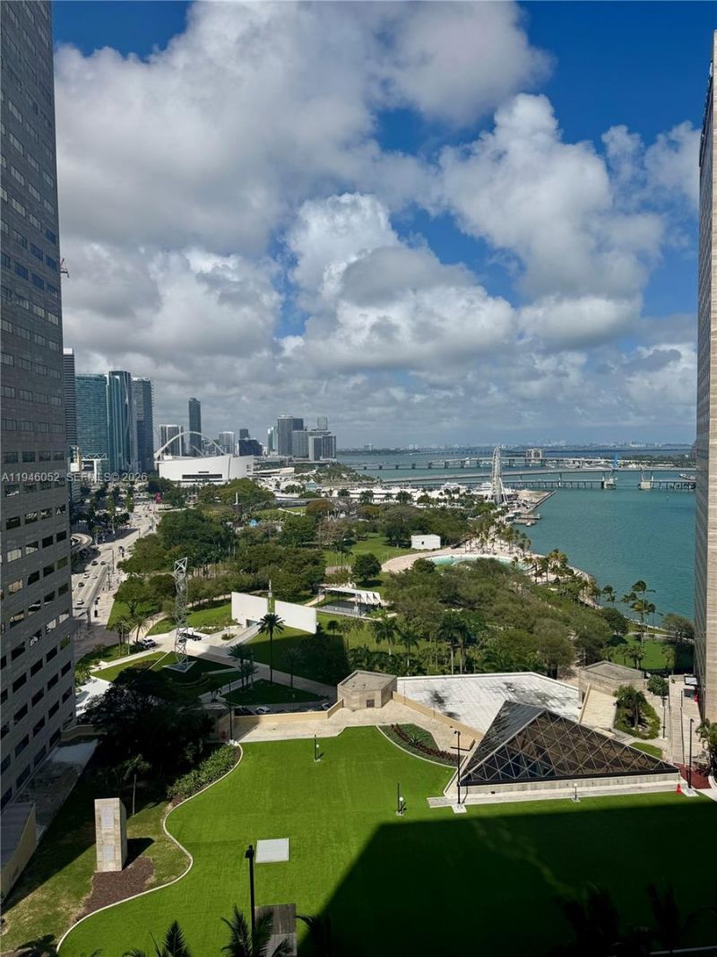 325 S Biscayne Blvd, Unit 2120, Miami, FL 33131 Photo
