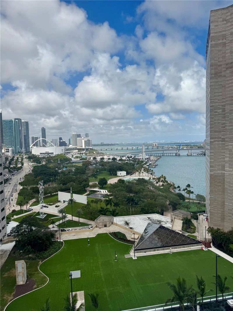 325 S Biscayne Blvd, Unit 2120, Miami, FL 33131 Photo