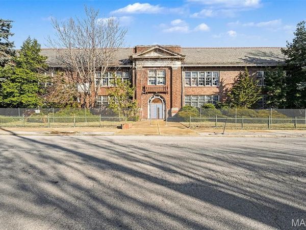 4215 W Kennerly Avenue, St Louis, MO 63113