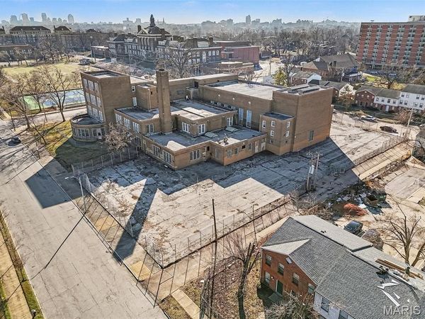 2615 Billups Avenue, St Louis, MO 63113