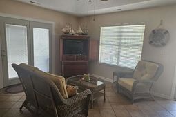 927 Edge Dr. photo 4