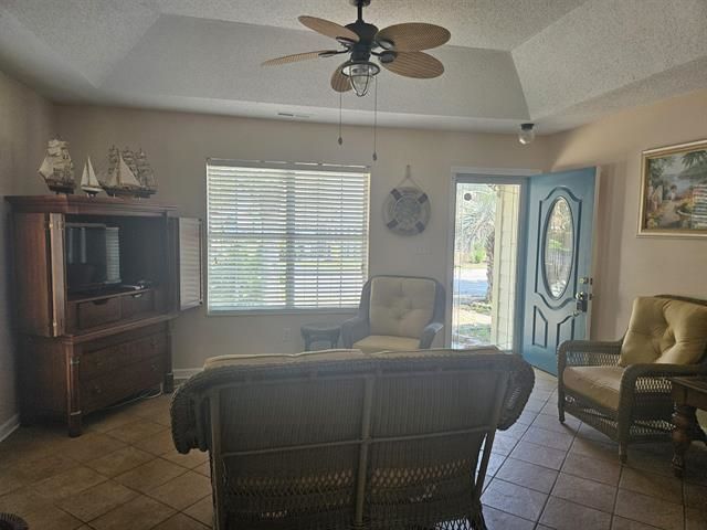 927 Edge Dr. Photo 4