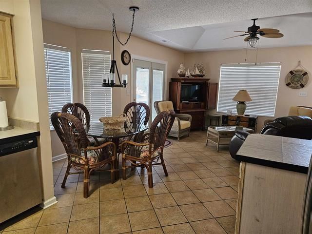 927 Edge Dr. Photo 7