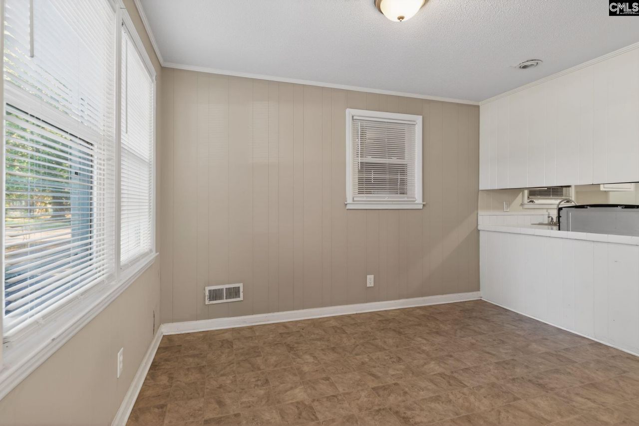 1634 S Beltline Boulevard Photo 7