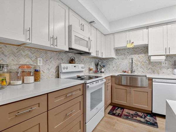 3050 Presidential Way, Unit 106, West Palm Beach, FL 33401